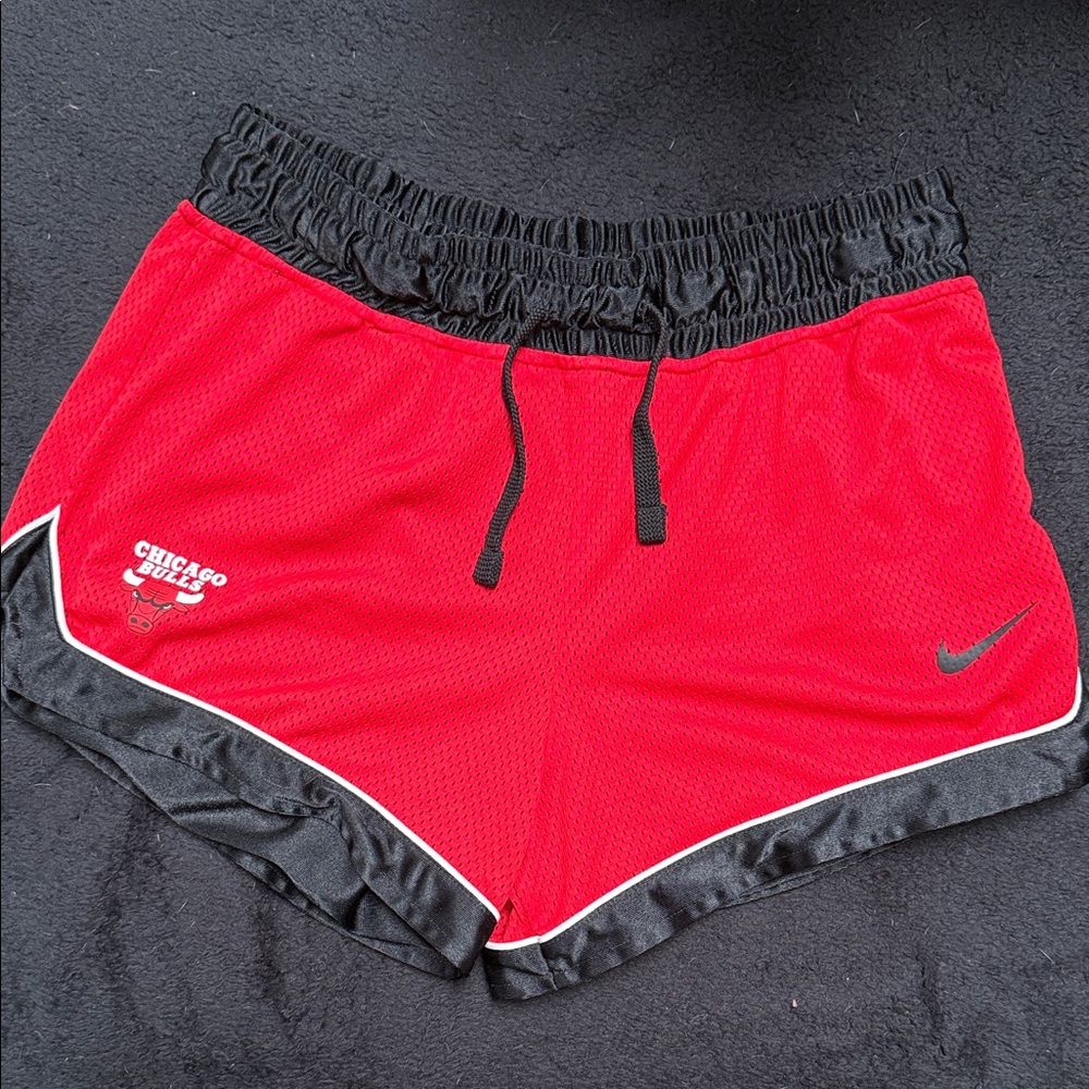 Nike Chicago Bulls Women's Red and Black Athletic Shorts